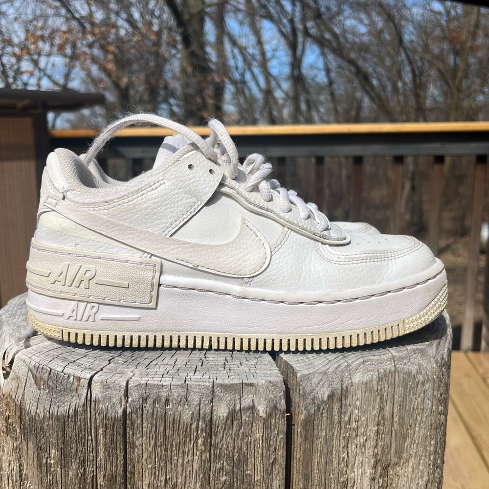 Nike Air Force 1 Low Cream & White Sneakers. Women’s size 6, or youth size 4. 👟🤍